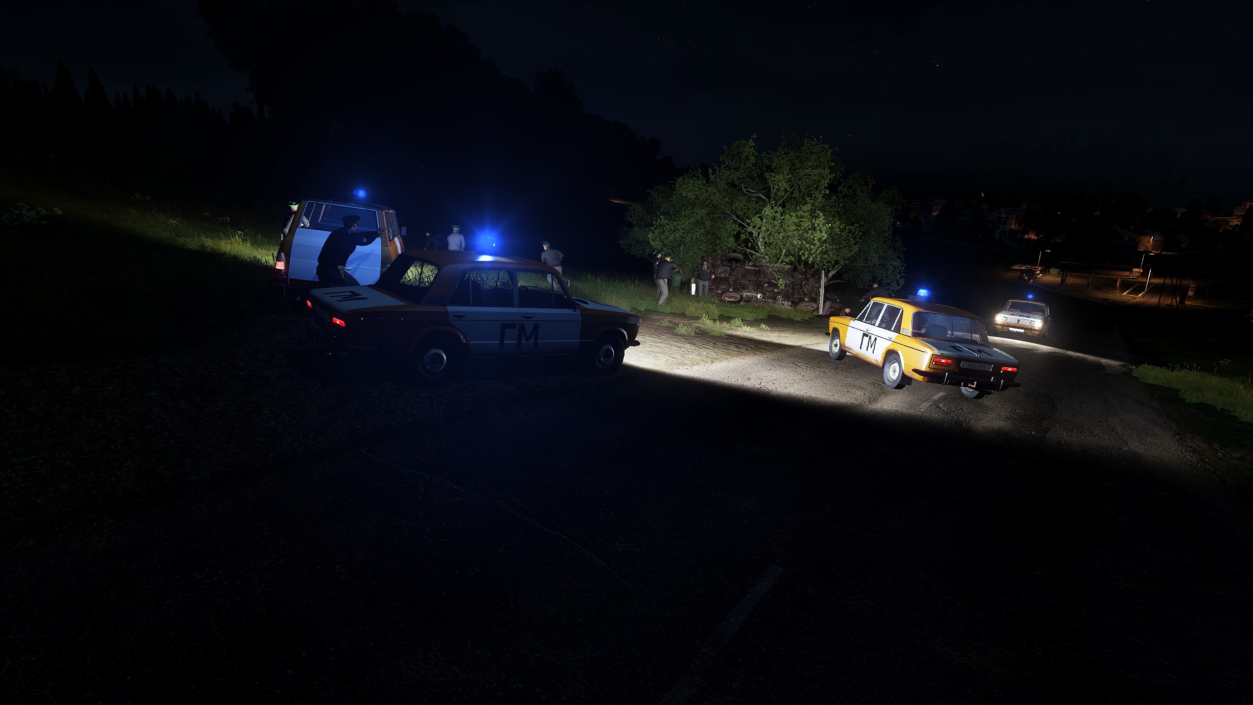 Pickup crashed into a tree, surrounded by Militia cars. Militia arresting two perpetrators, another one tries to escape on foot, chased by 3 Militia men. One officer carries the retrieved briefcase.